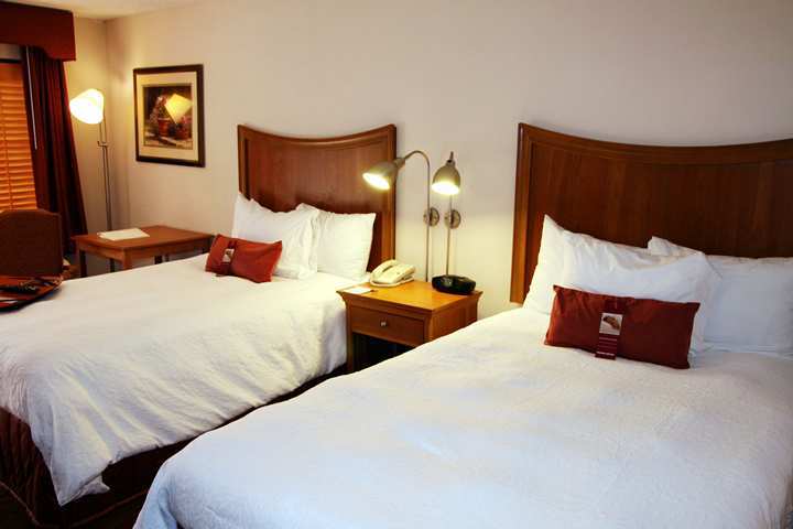 Hampton Inn 채플 힐 객실 사진